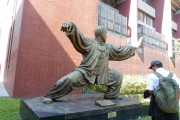 台湾師範大学に新しく太極拳の銅像ができていました