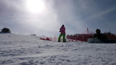 太陽が少しのぞいたのでビデオ撮り。数時間前とはまた滑りが良くなっています。