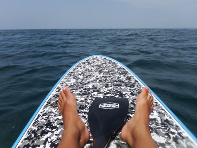 富浦湾の対岸までの遠泳はSUPでサポートしました